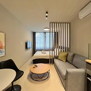 aura-apartments-suites-v6.hotelschalkidiki.net/