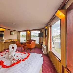 3* Hotel en barco Fortuna Boat