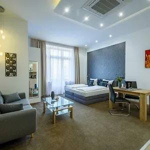 Karoly Corner Residences Апартаменты